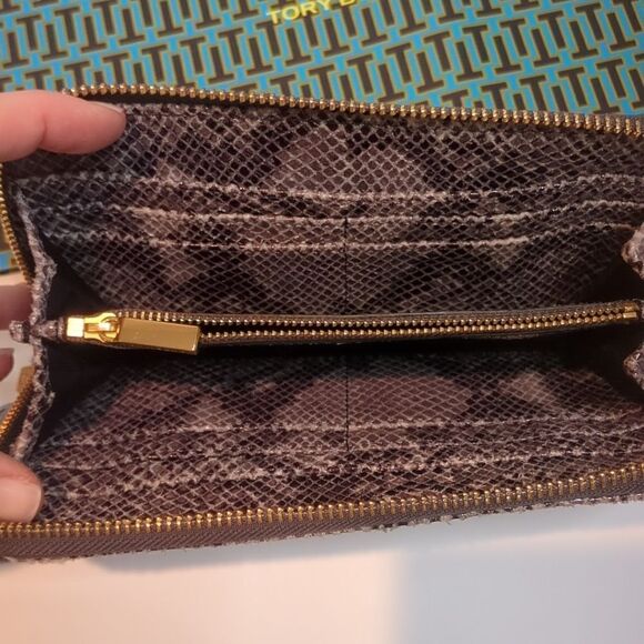 New Tory Burch Thea Snake Continental ZIP Wallet - Picture 5 of 6